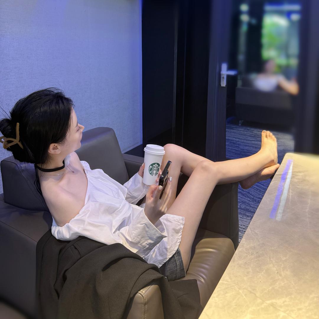 1️⃣号老板·诗诗