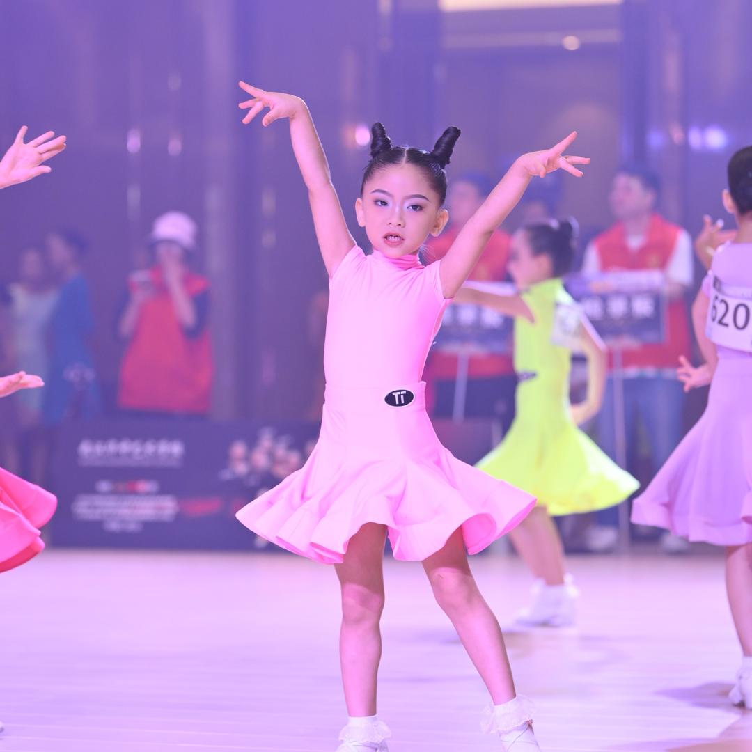 爱跳舞的小米娅