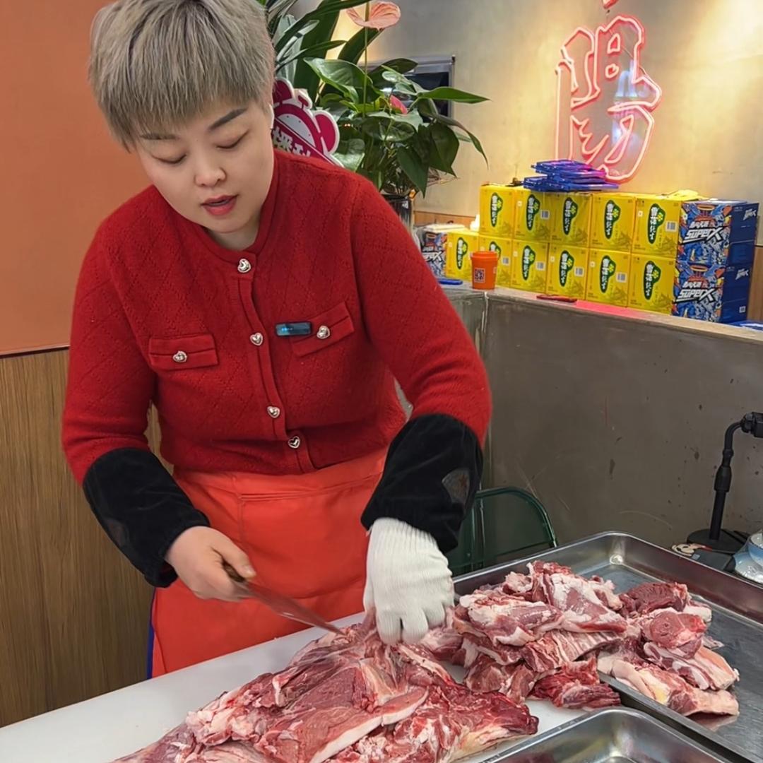 阜阳老王烧烤总店二姐