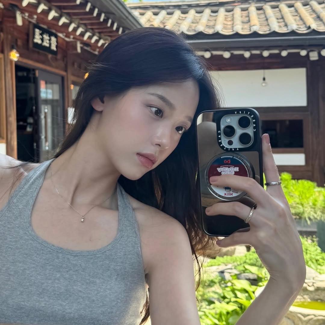 腼腆小美