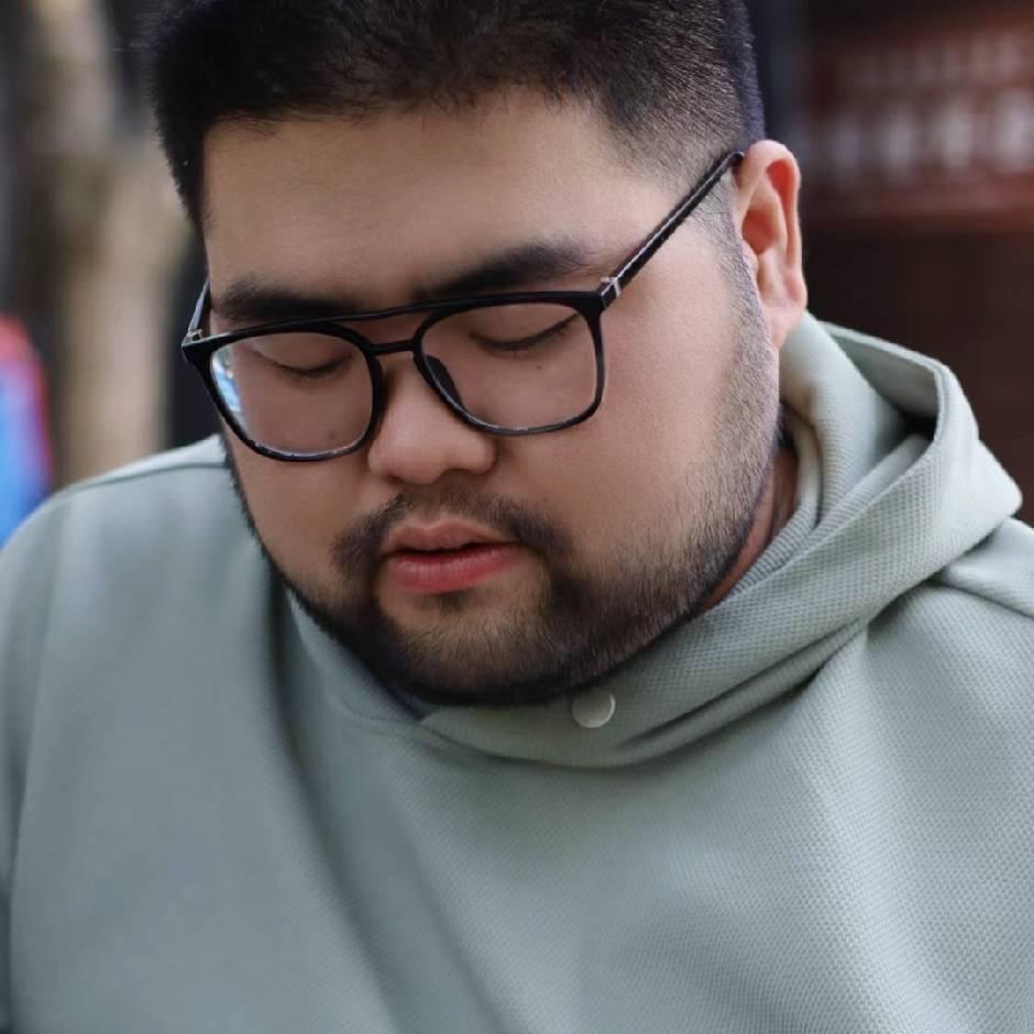 鋆鋆