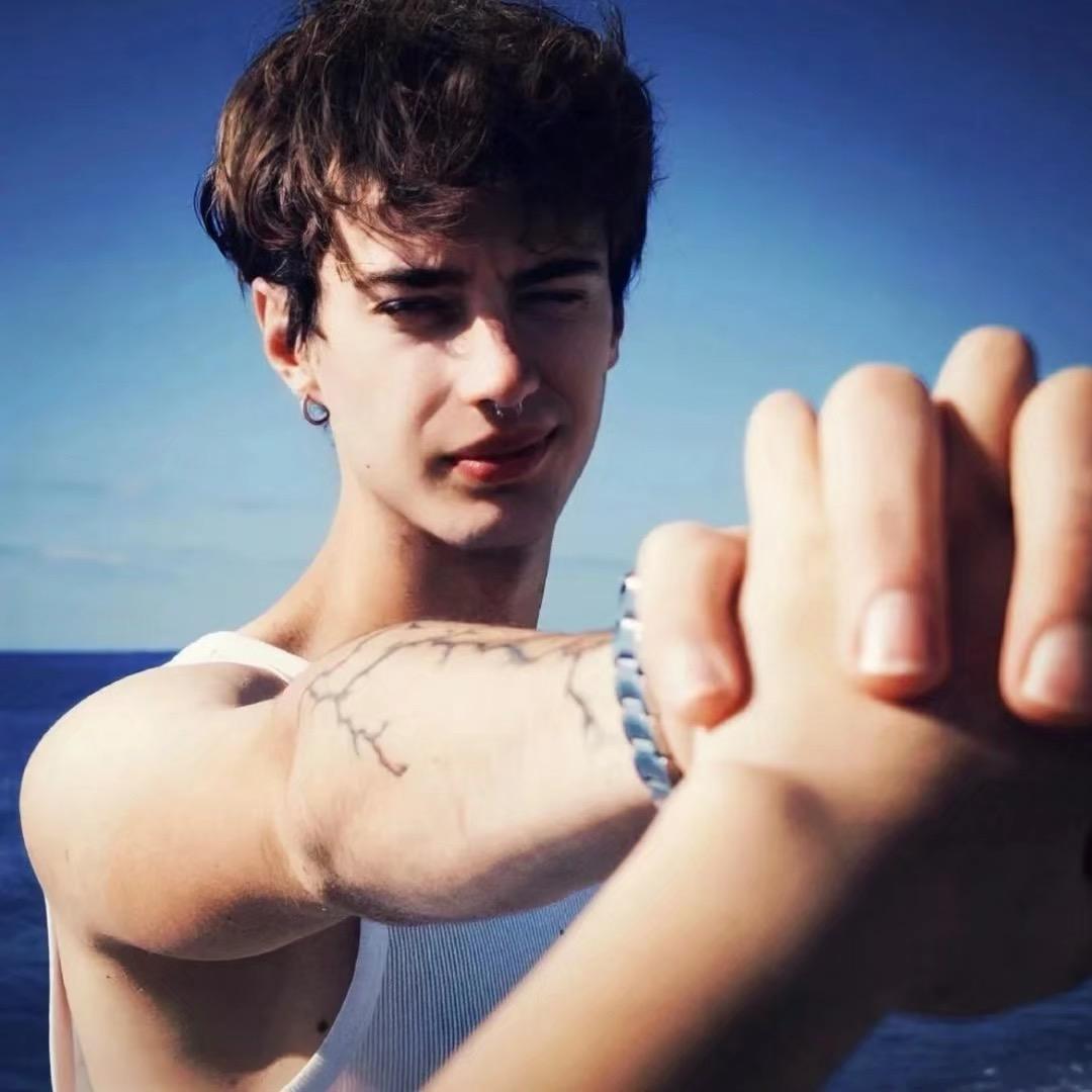 龍龍^