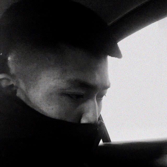 良子.