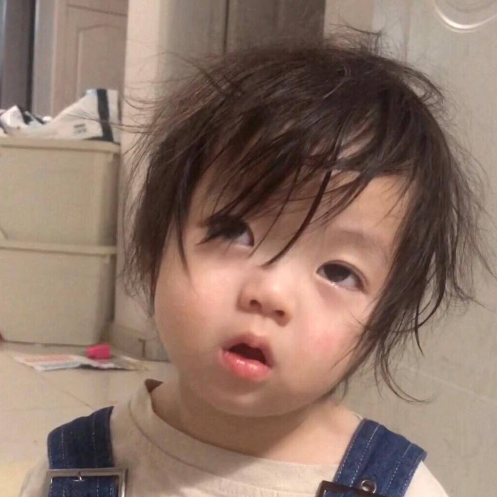 吃菠萝的小果
