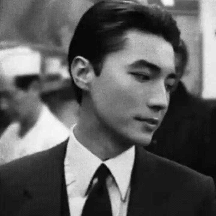 爱唱歌的小黑🧍‍♂️