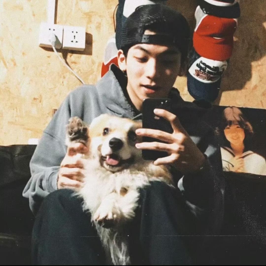 连告别都双手插兜的男人