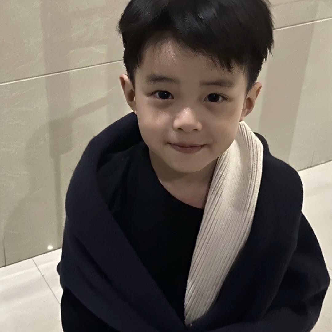 小柒.