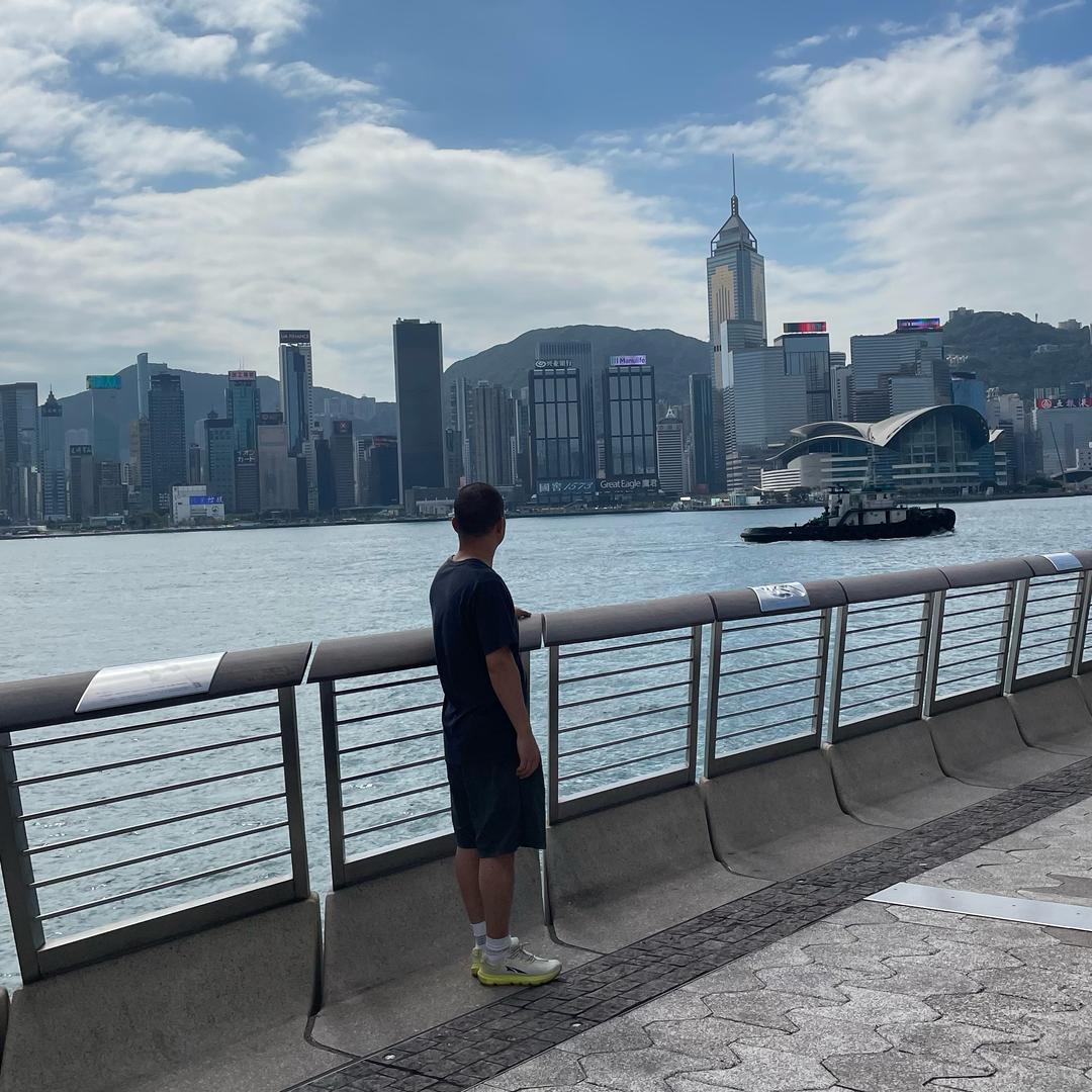 不问前程如何，但求落幕无悔。