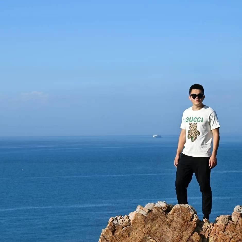 精致的张佰万，