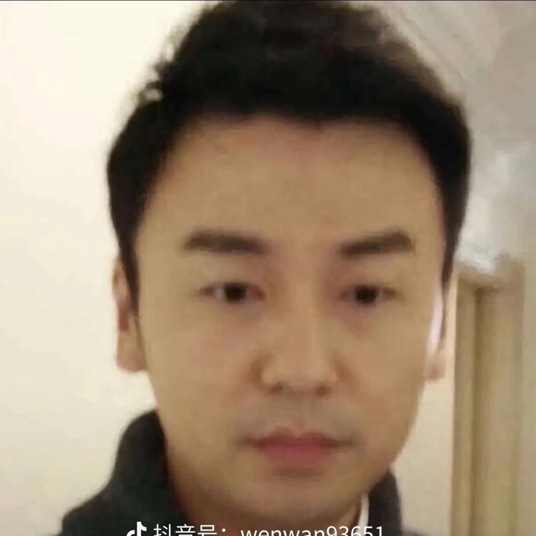 一朵风中摇曳的陈俊生