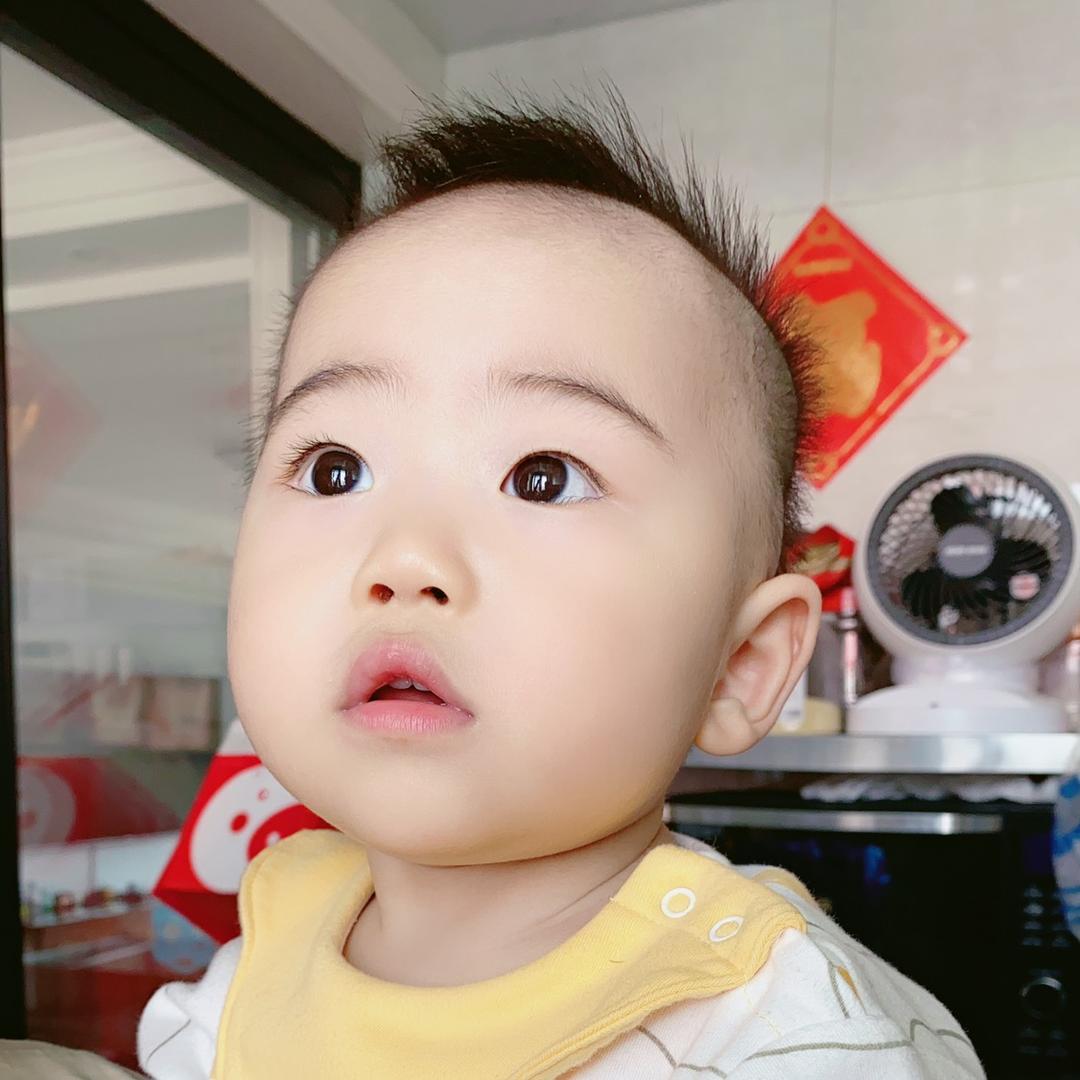 葱葱爱吃零食