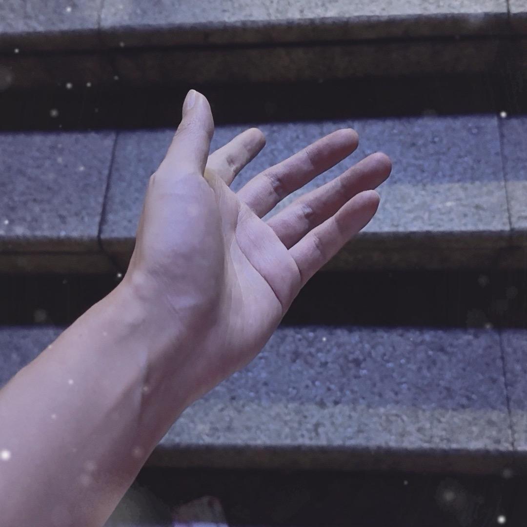 ゛     八