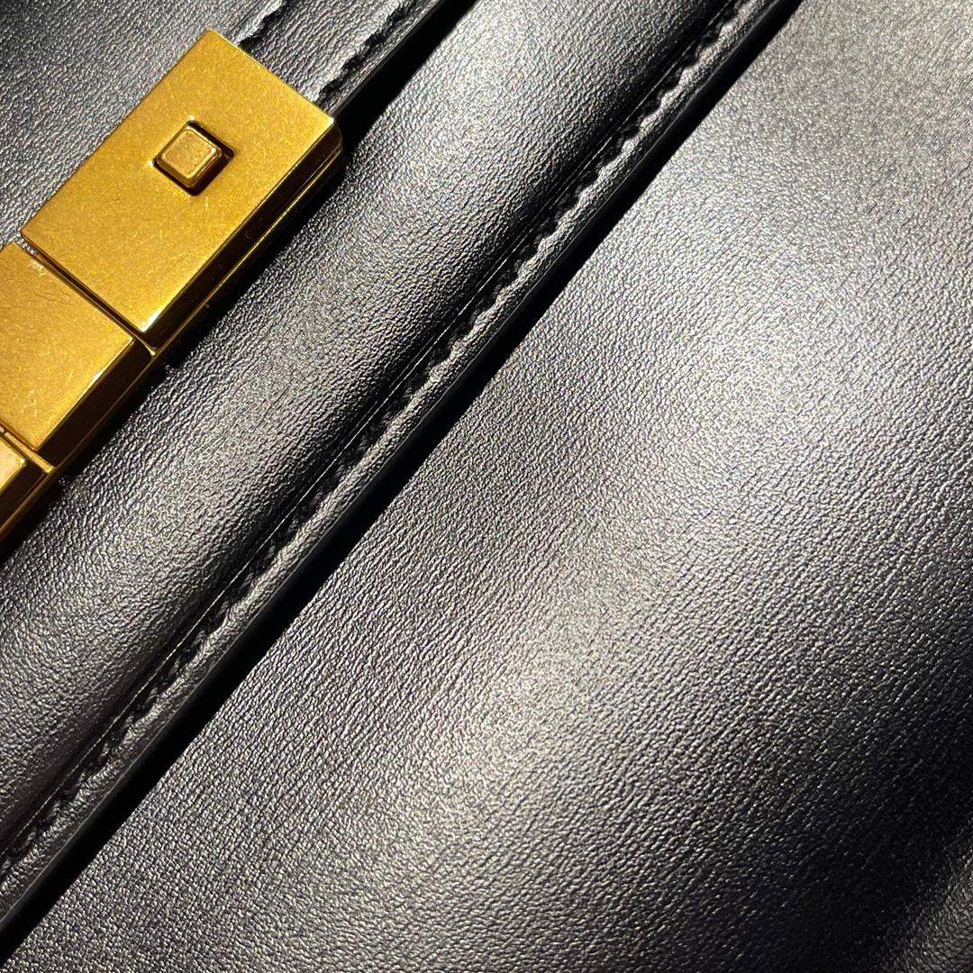 Fannese梵妮诗华致箱包专卖店