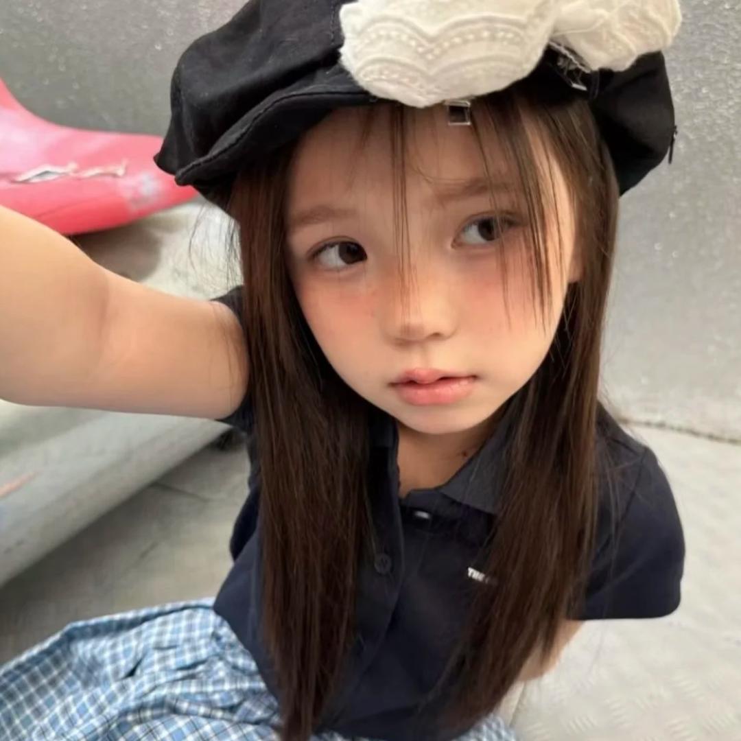 小👻