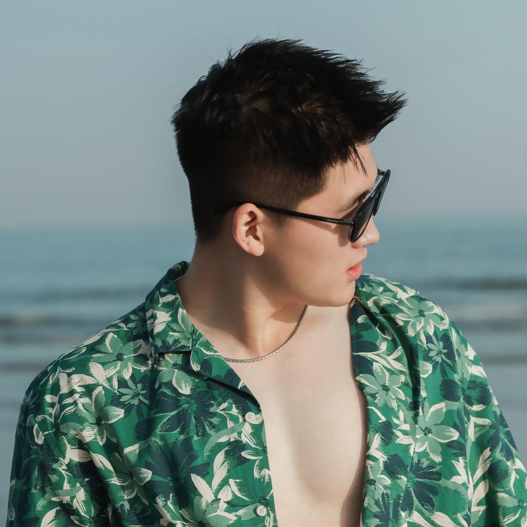 没有腹肌的小天