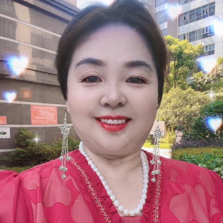 黄建英