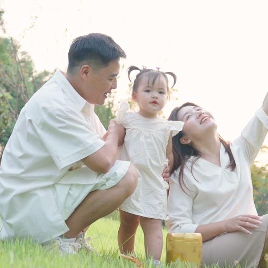 东哥黑妹遛娃记