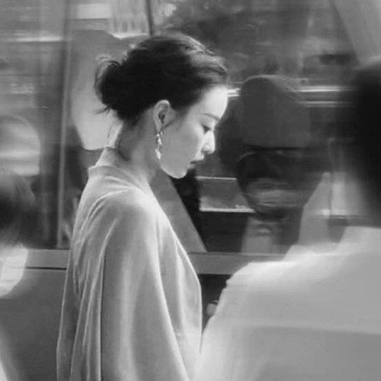 灯火阑珊。