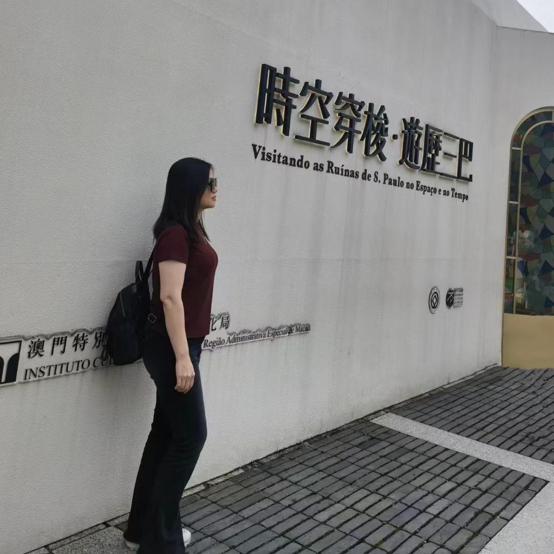 琼.