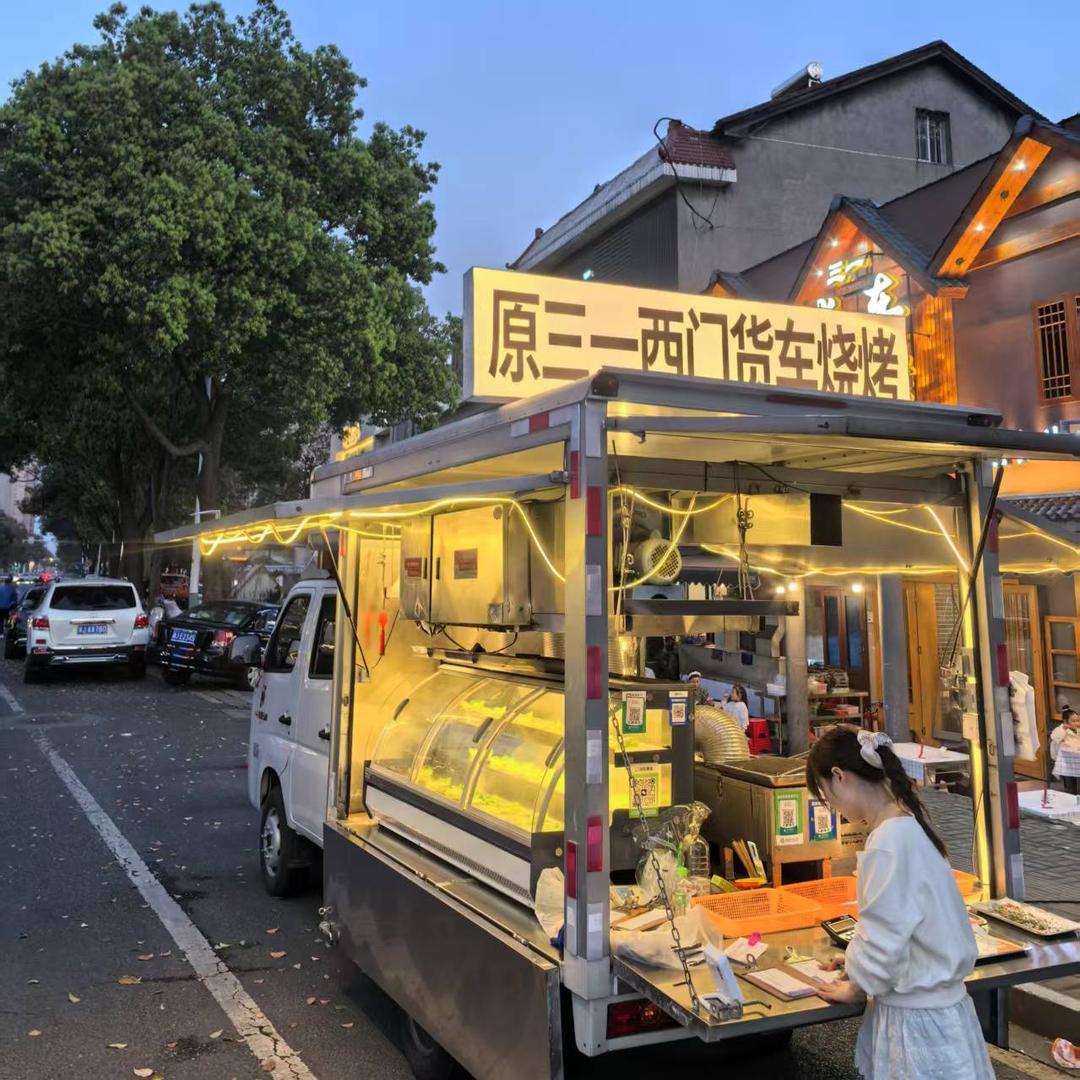 虹虹（三一货车烧烤）