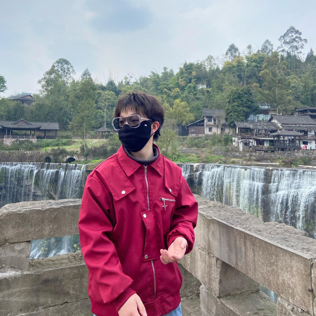 轻术造型(遂宁商务区步行街店)邓老师