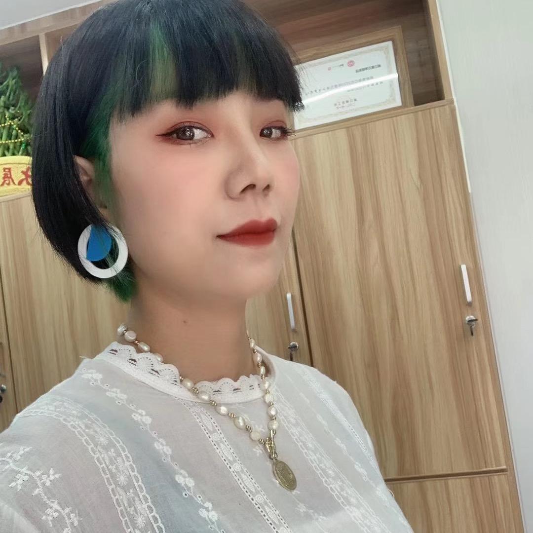 上海市闵行区浦江镇允茜理发店