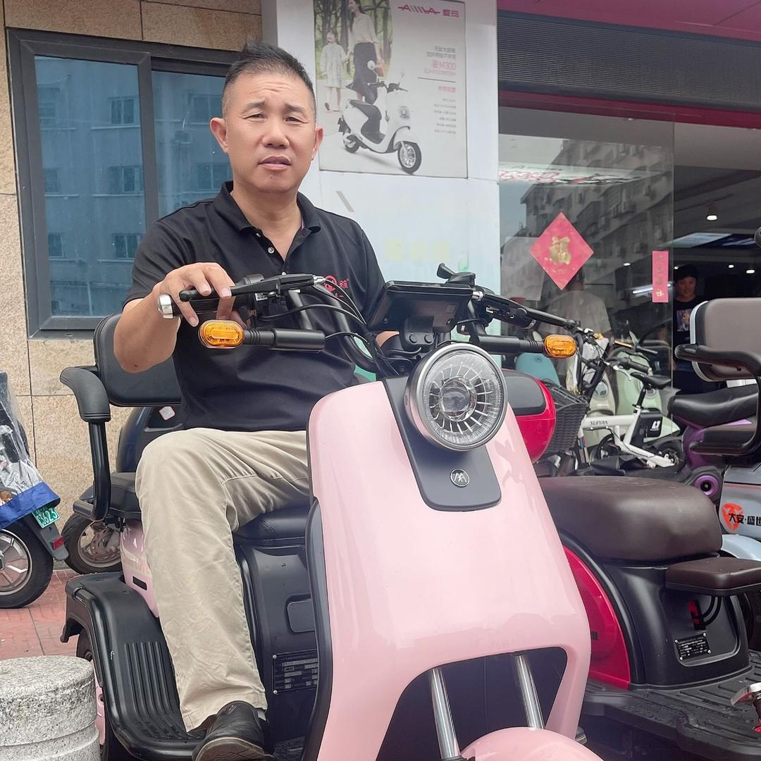 八卦楼老人代步车