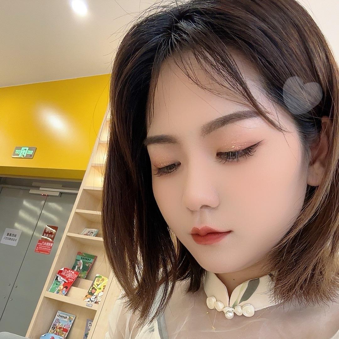 贵阳服装批发-梅梅