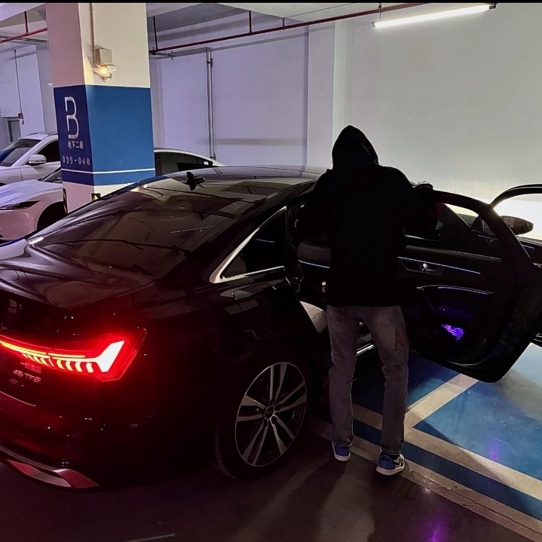 磊的后备箱.
