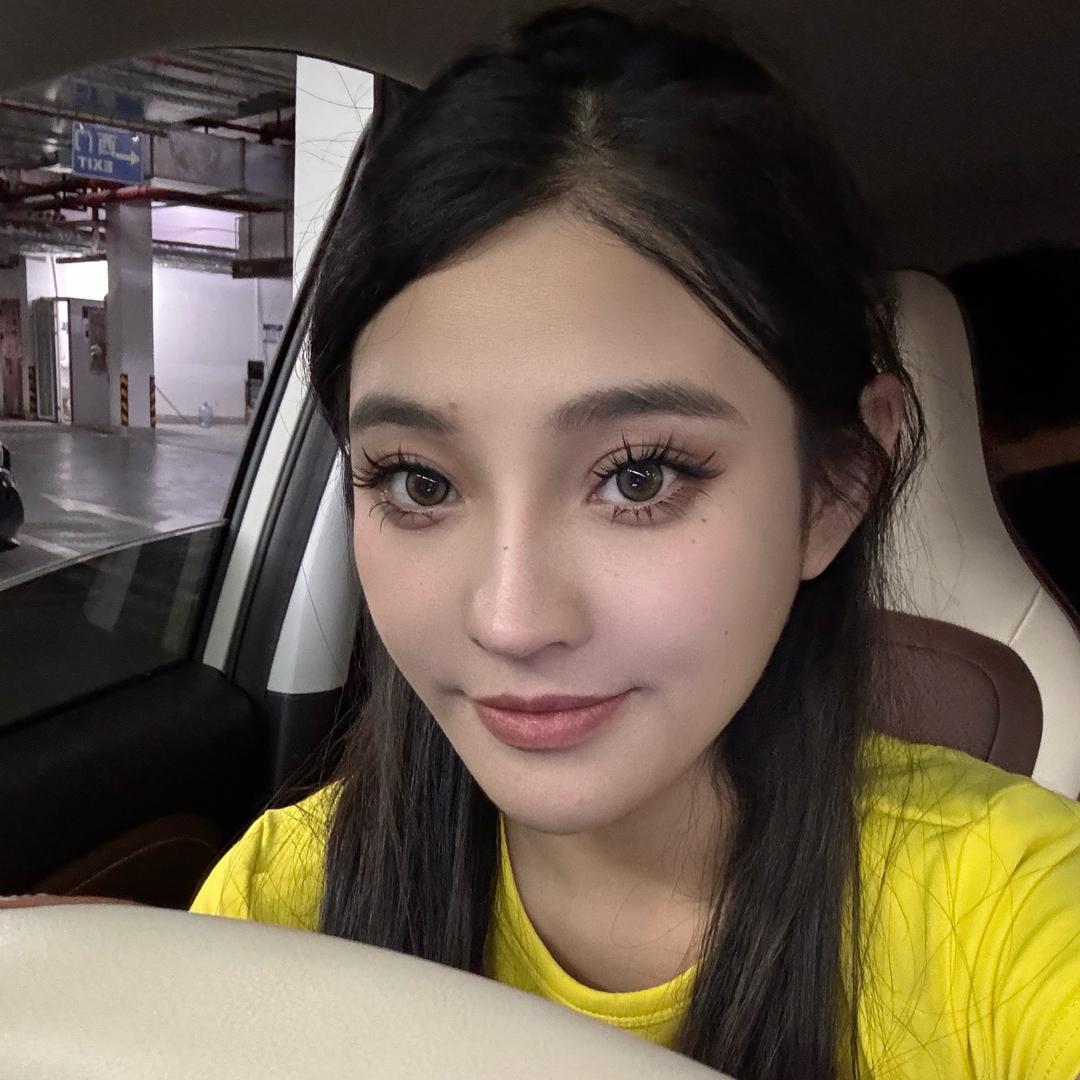 小曼曼.