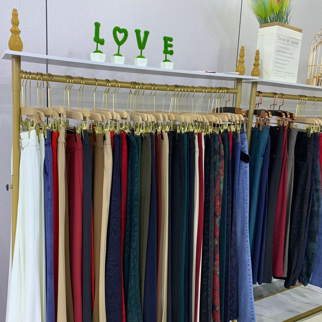诺曼依坊服装店