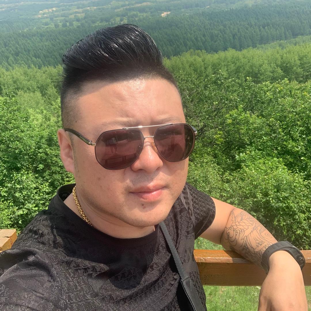 人来人往美食城