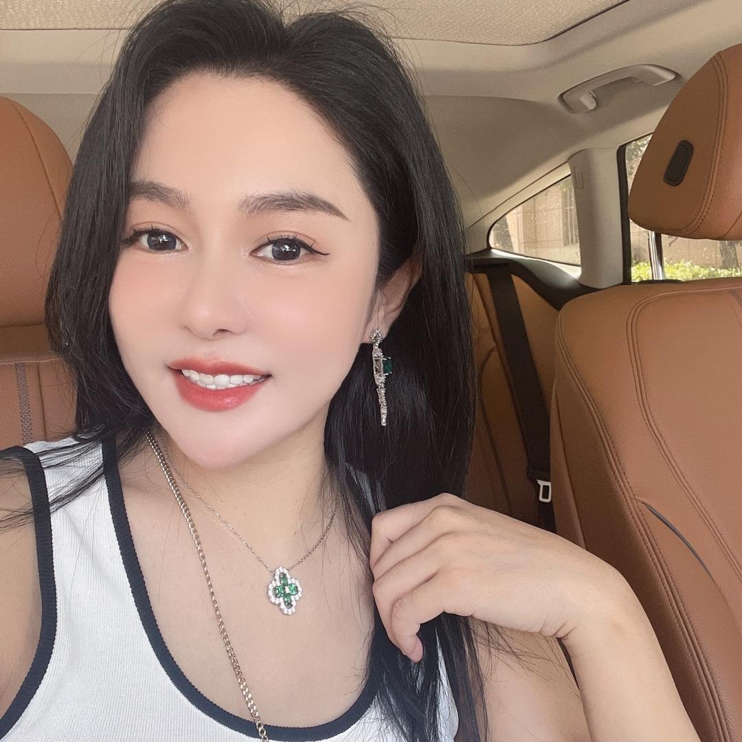 杨哇塞