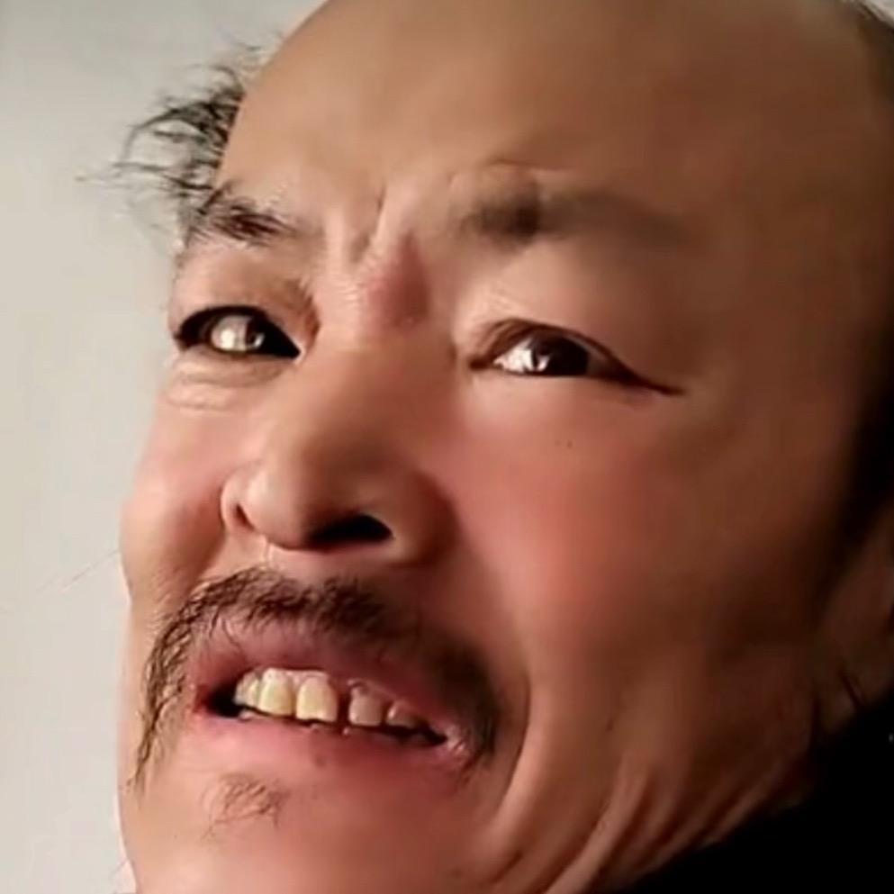 叽叽向上的男人