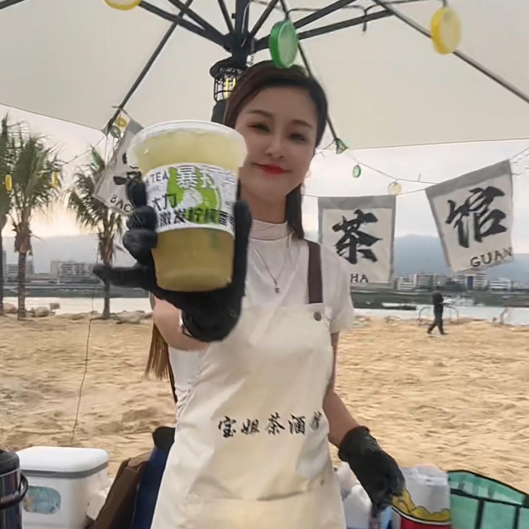 在肇庆摆摊卖柠檬茶、烧烤、精酿啤酒的宝姐
