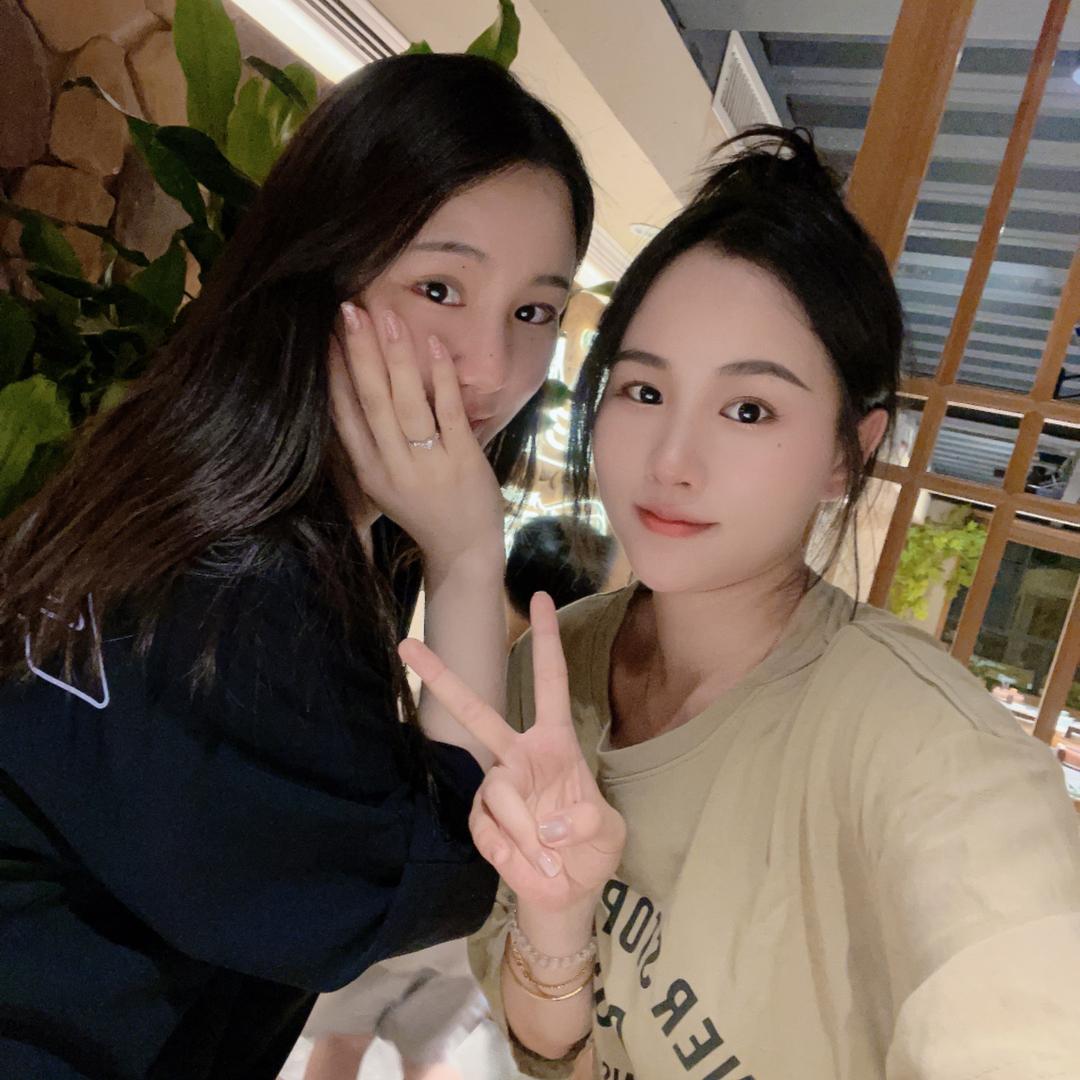 大小婷服饰穿搭