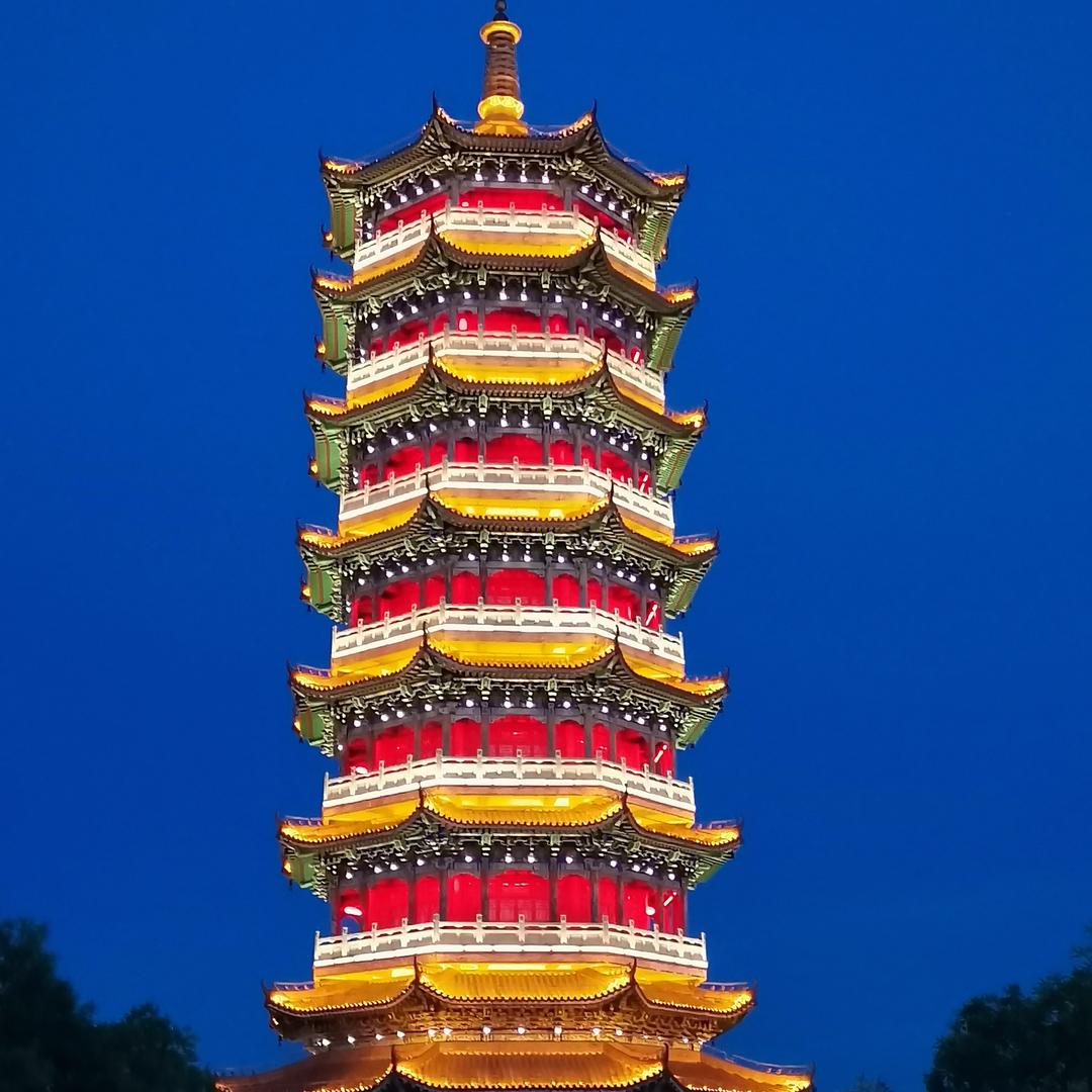 雾中的人影