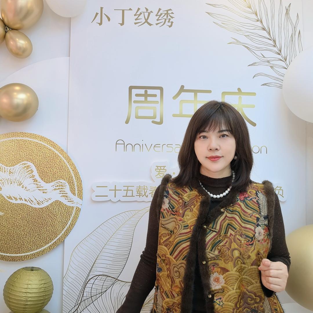 爱笑的小丁老师💋