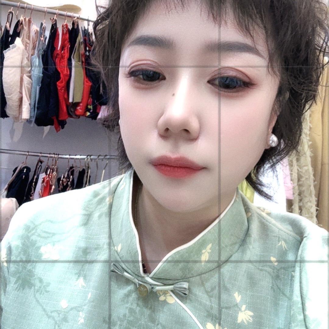 饶河县火火大码女装店