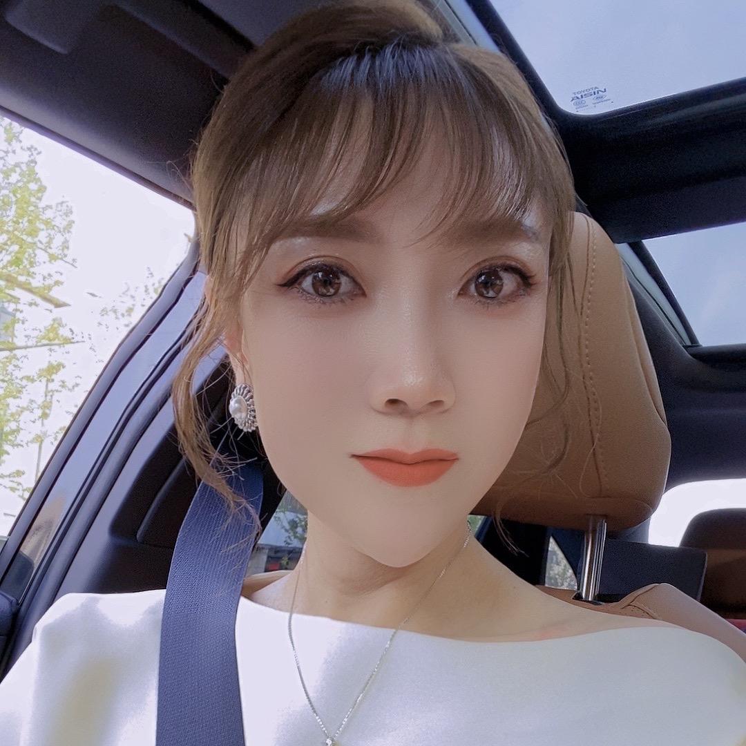 鸿妍名品服装店