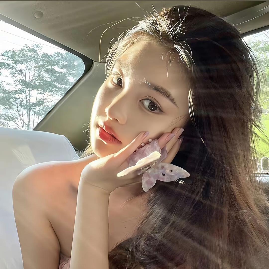 当地知名美女