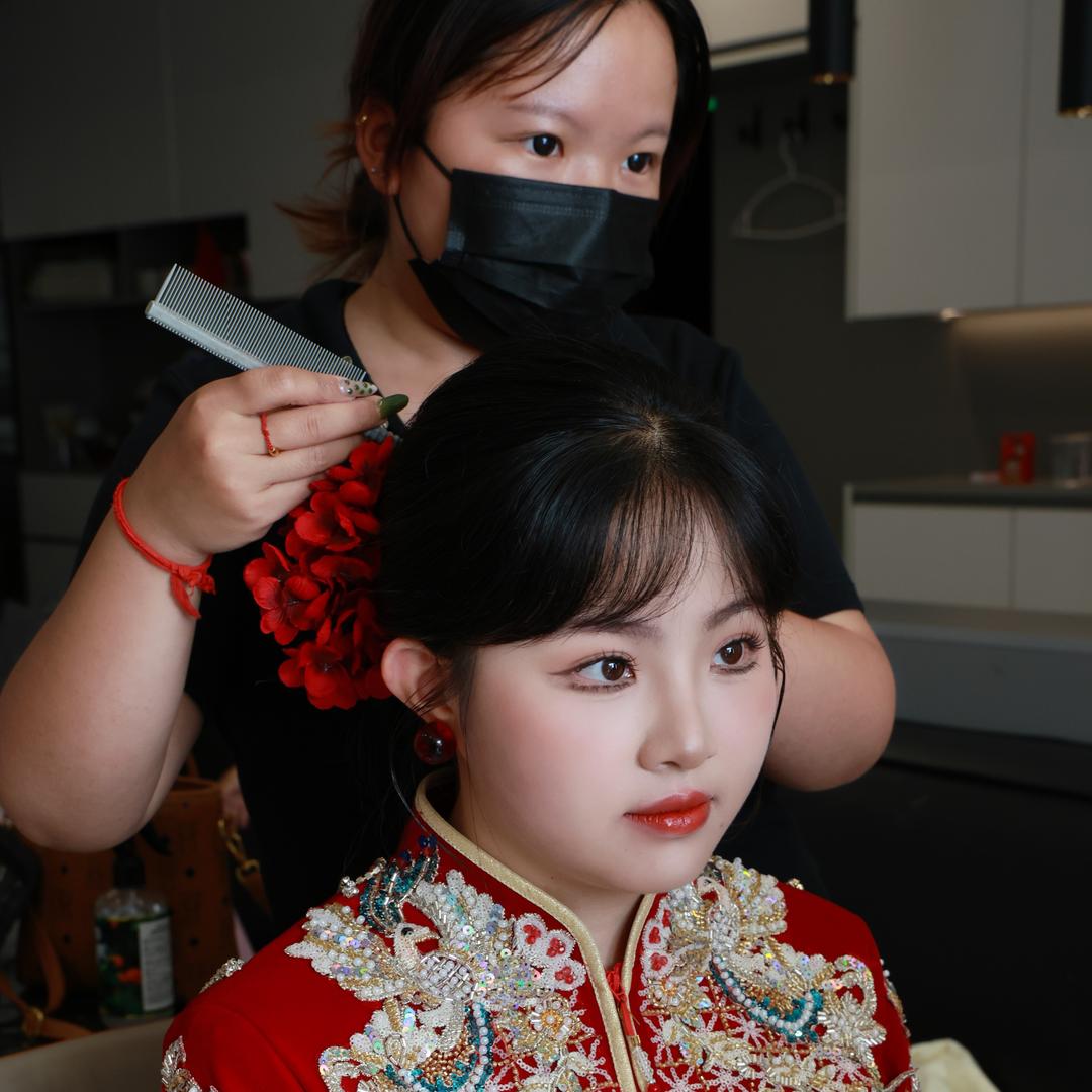 大方WL造型化妆师—霞霞