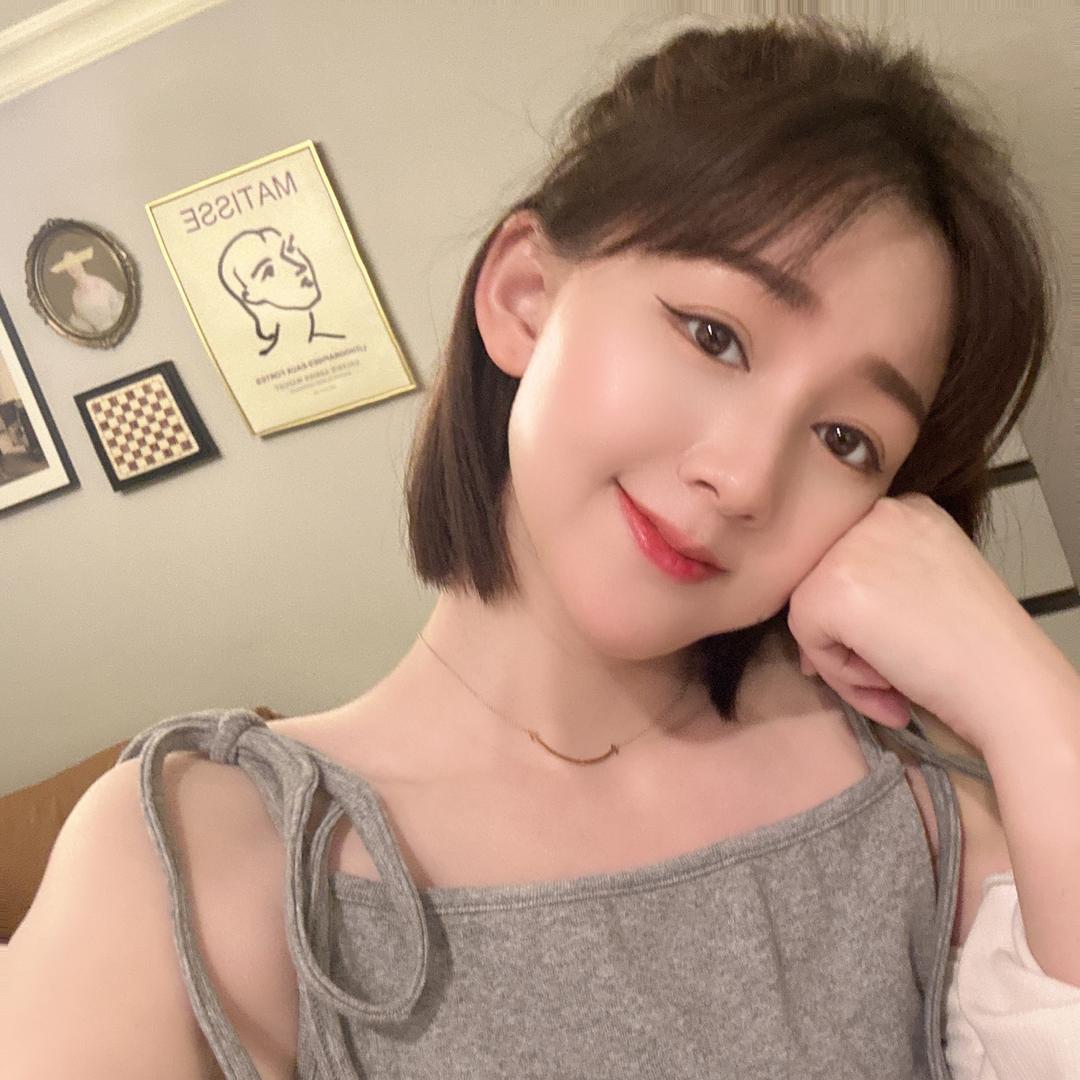 妞*
