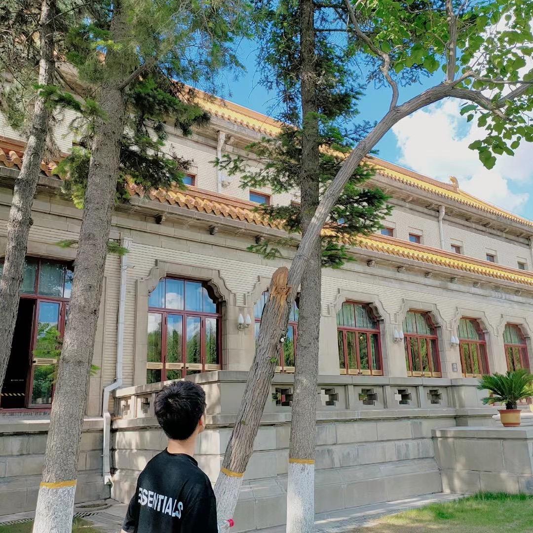 小陳.