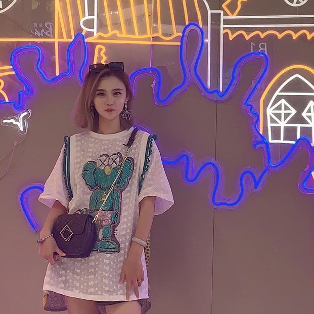 🍀 丽姐愣而立。🌻