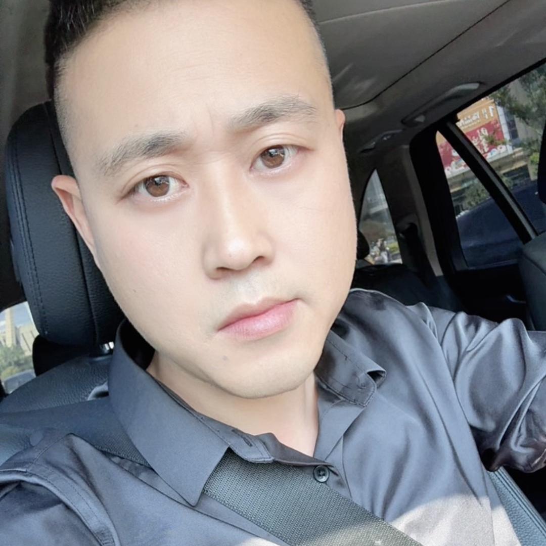 亿二三WATCH