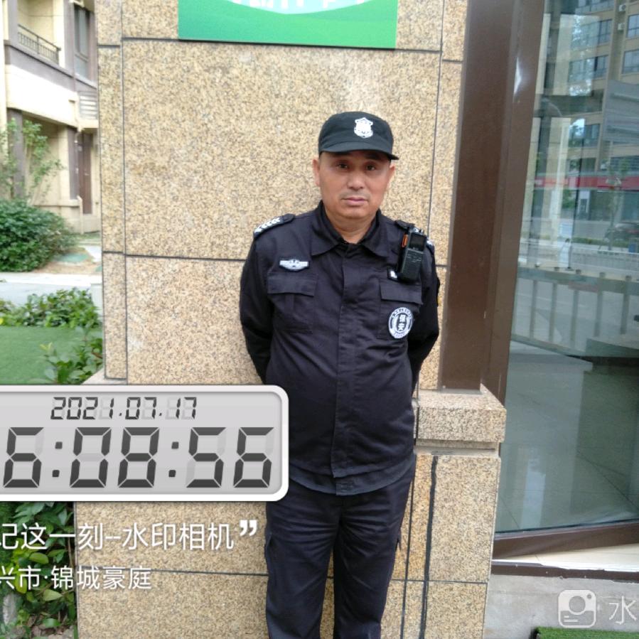 文静潇洒。
