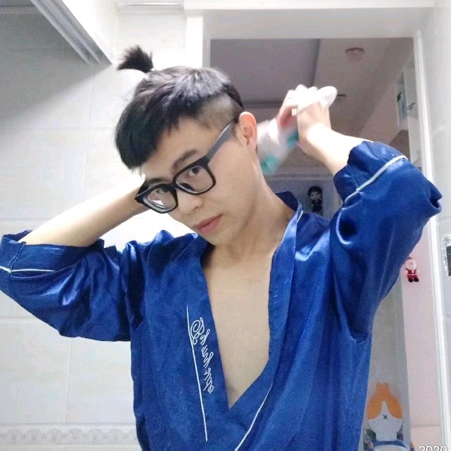 易笑寒（佛系摄影师）