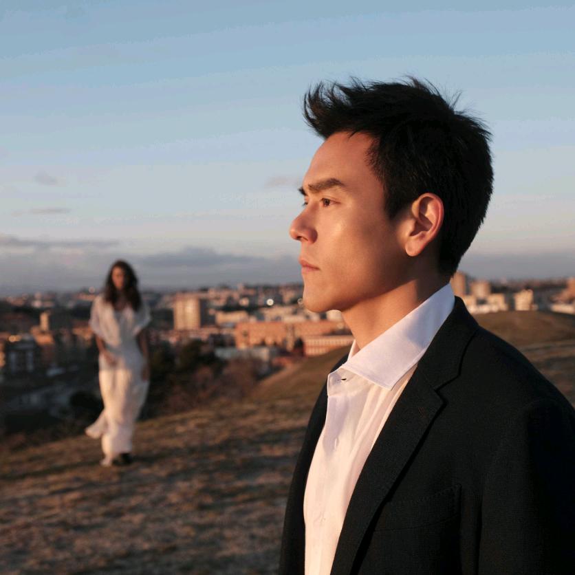 一个怀旧的人。