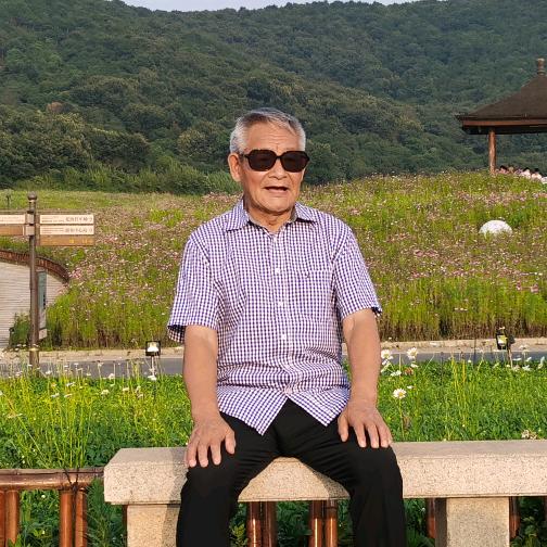 明月松间照 清泉石上流